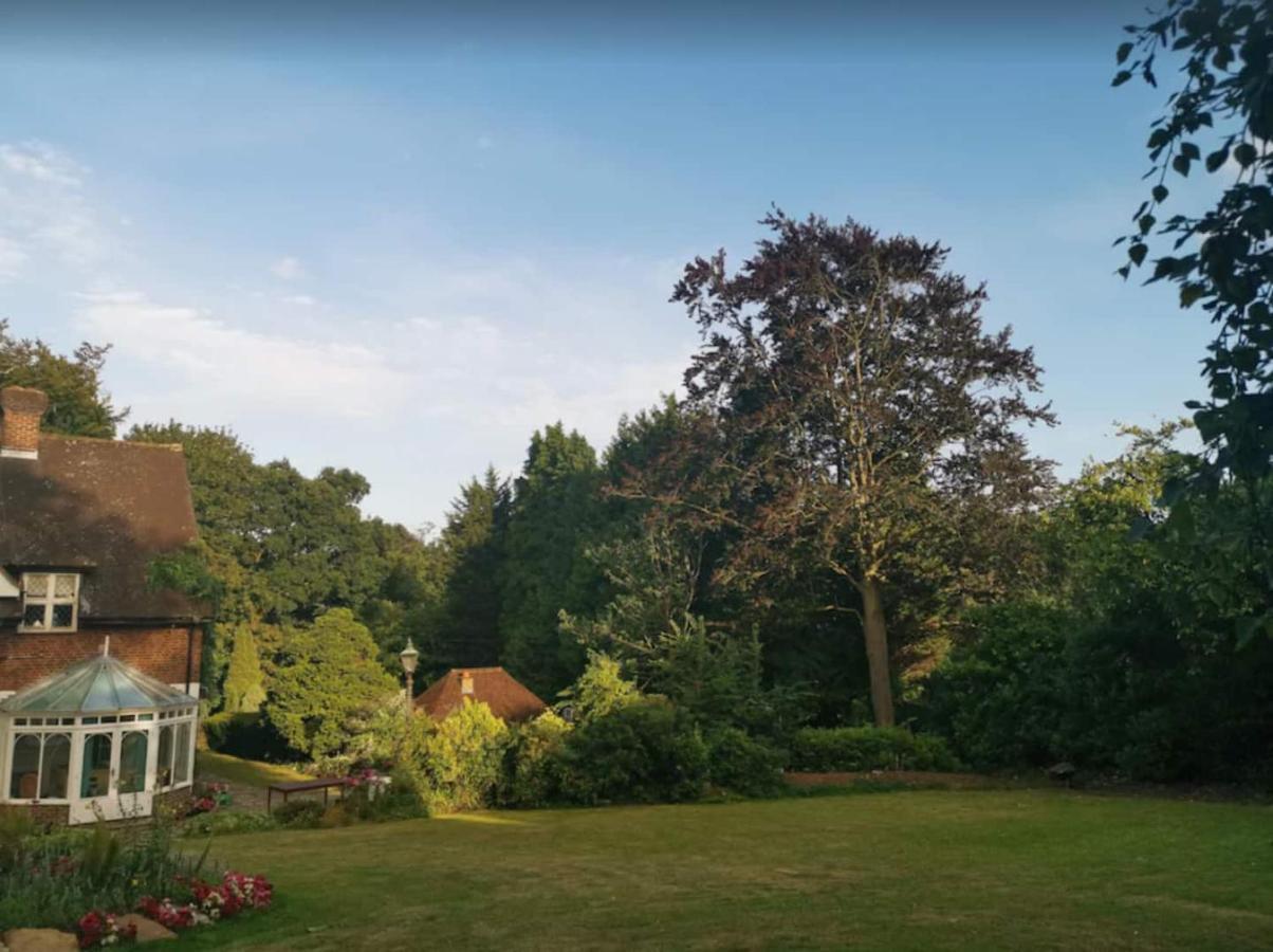 Ferienwohnung Peaceful Retreat Hideaway Surrey Esher Exterior foto